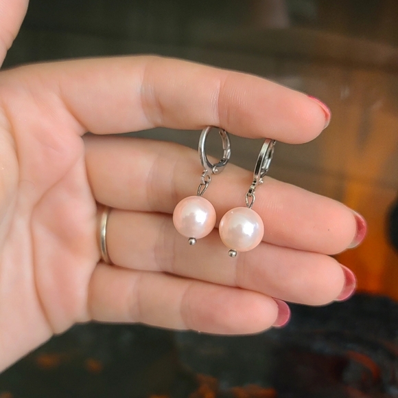 Cute Majorica Pearl earrings/Pink 😍 - Picture 3 of 3